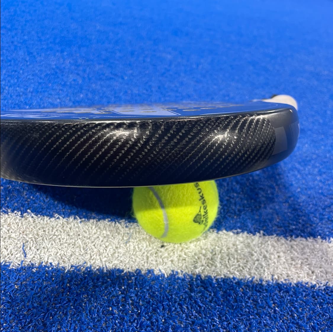 Mattamusta Padelmailan kärkisuoja hiilikuituteippi